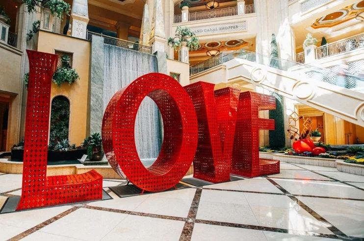 Large red "LOVE" sculpture at The Venetian's Grand Canal Shoppes on the Las Vegas Strip