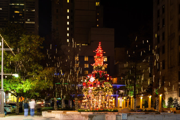 Downtown Holiday Lights, Food & Cocktail Tour